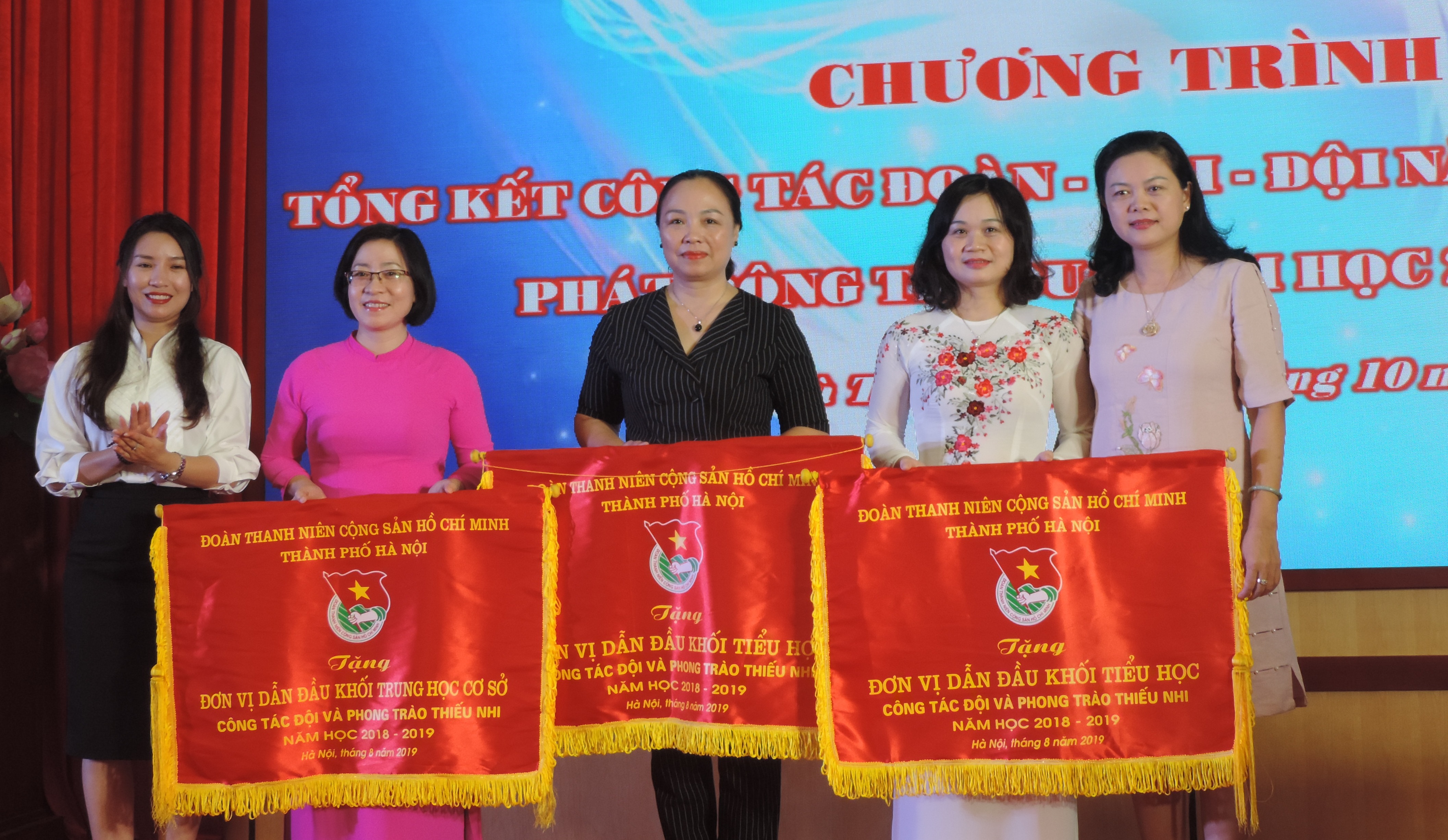 Hội đồng Đội quận Hai Bà Trưng nhận Bằng khen của Trung ương Đoàn