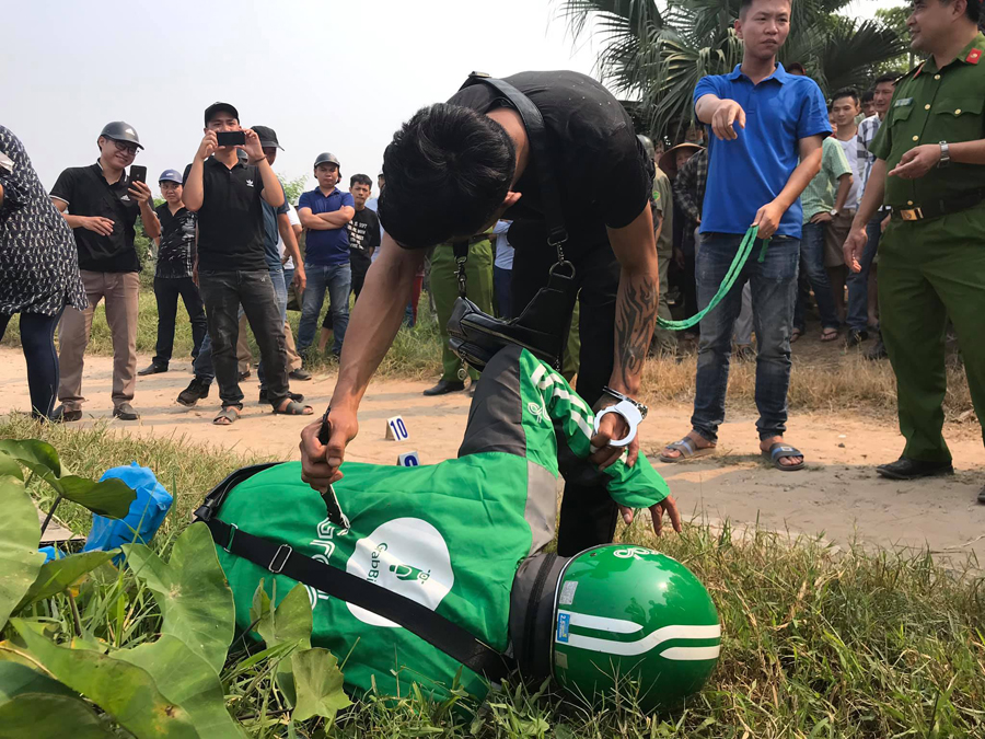 2 nghi phạm thực nghiệm hiện trường vụ sát hại nam sinh viên chạy xe Grab, cướp tài sản