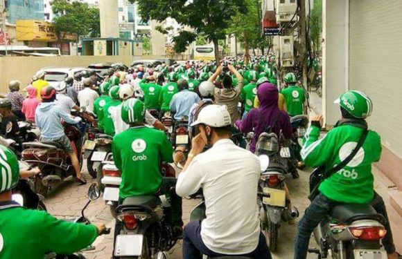 Chuyện nghề của những xe ôm công nghệ