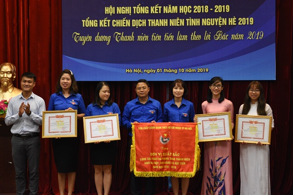 Đoàn trường Đại học Sư phạm Hà Nội: Nhiều cá nhân, tập thể được tặng bằng khen
