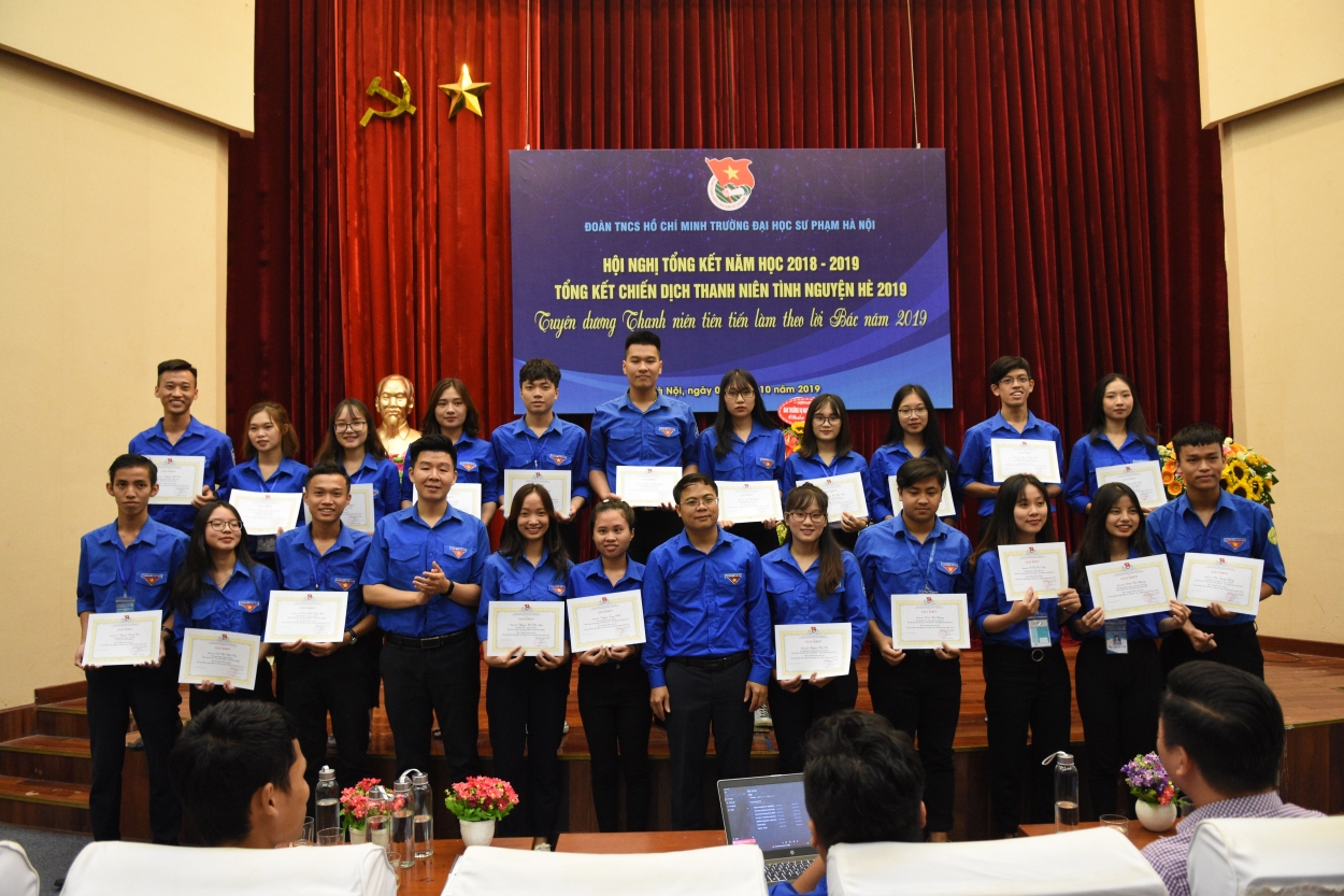 Đoàn trường Đại học Sư phạm Hà Nội: Nhiều cá nhân, tập thể được tặng bằng khen