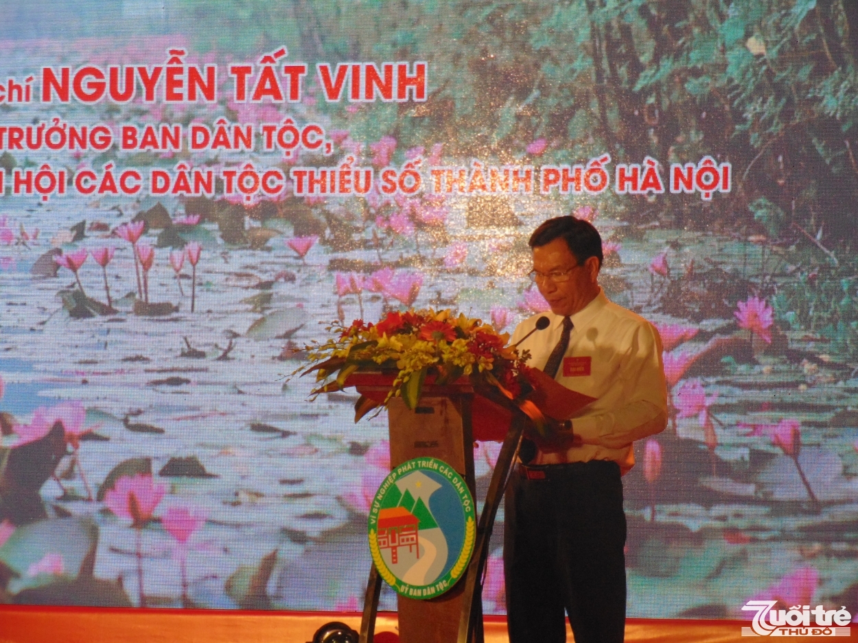 Đồng chí Nguyễn Tất Vinh, Trưởng ban Dân tộc thành phố Hà Nội phát biểu tại đêm giao lưu văn hóa, văn nghệ của các dân tộc thiểu số