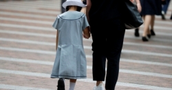 Nhật Bản: Vấn nạn cha mẹ bạo hành con cái gia tăng