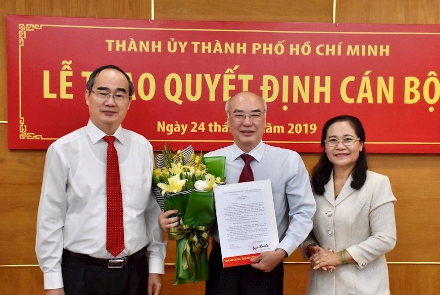 Ông Phan Nguyễn Như Khuê (đứng giữa), Trưởng Ban tuyên giáo Thành ủy TP HCM