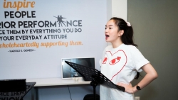 “Bắt quả tang” Kaity Nguyễn đi học thanh nhạc để chuẩn bị cho MV đầu tay