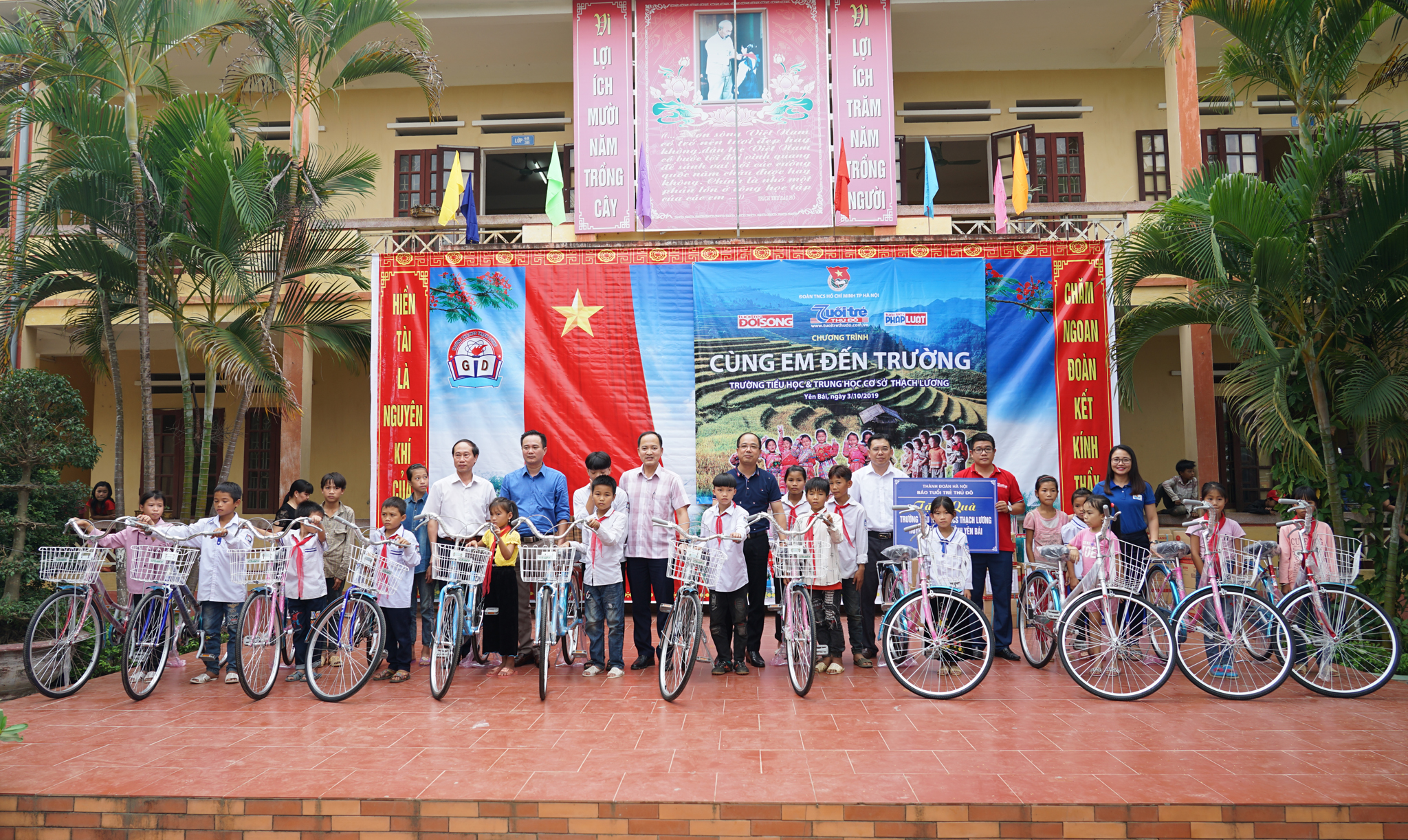 Tập đoàn Kosy ủng hộ gần 3.000 cuốn vở cho học sinh vùng cao Yên Bái