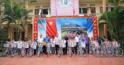 Chi đoàn Thanh niên Báo Tuổi trẻ Thủ đô ủng hộ gần 3.000 cuốn vở cho học sinh vùng cao Yên Bái
