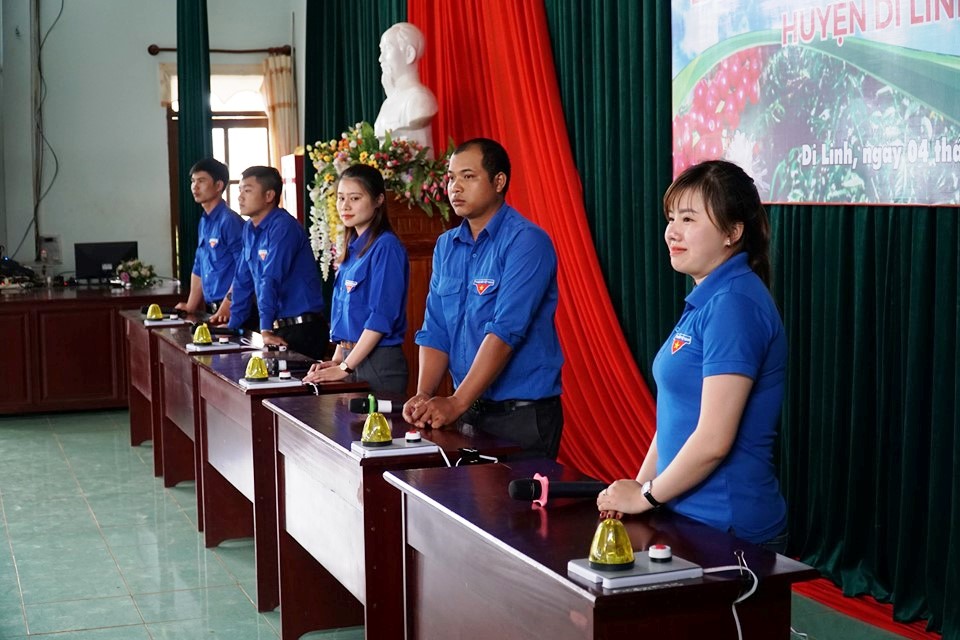 Phần thi Hành trang Bí thư (các thí sinh tham gia thi tìm hiểu kiến thức bằng hình thức bấm chuông dành quyền trả lời)