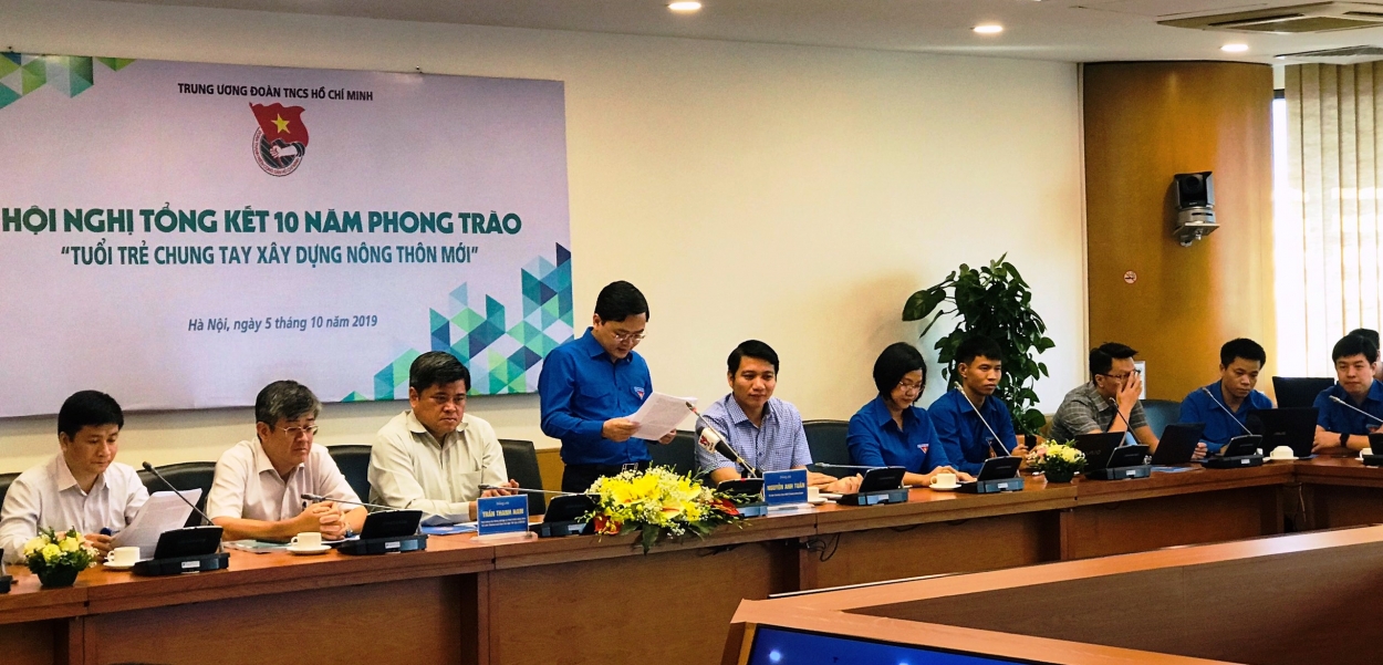 Các đồng chí chủ trì Hội nghị tại đầu cầu Hà Nội