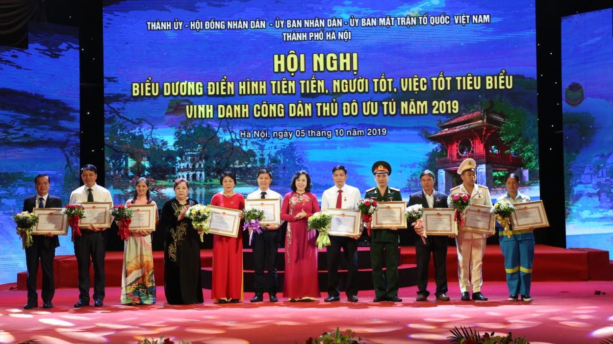 Hà Nội giữ bản sắc riêng từ hàng nghìn “bông hoa” người tốt, việc tốt