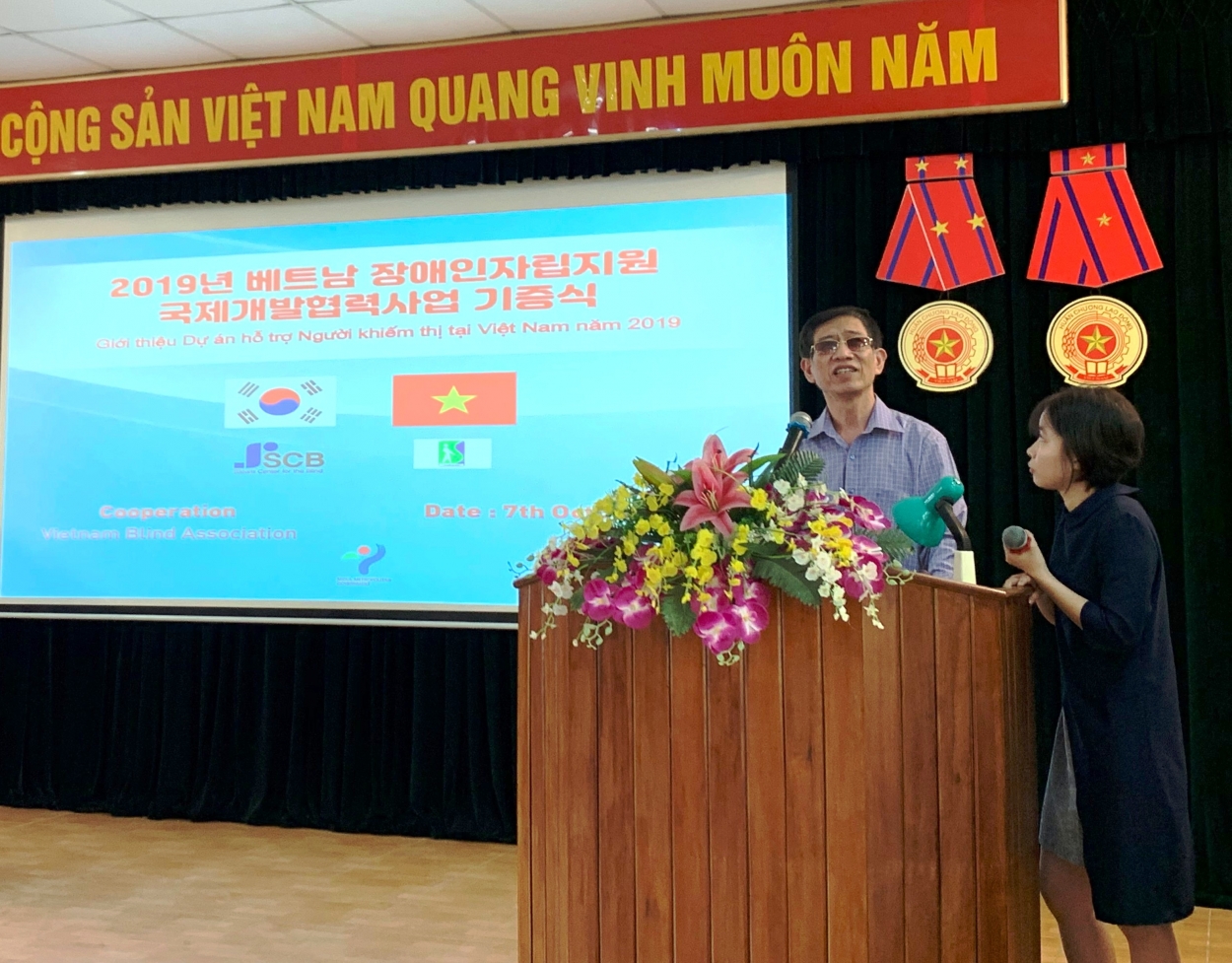 Ông Phạm Viết Thu – Chủ tịch Hội Người mù Việt Nam phát biểu tại chương trình giới thiệu Dự án hỗ trợ người khiếm thị