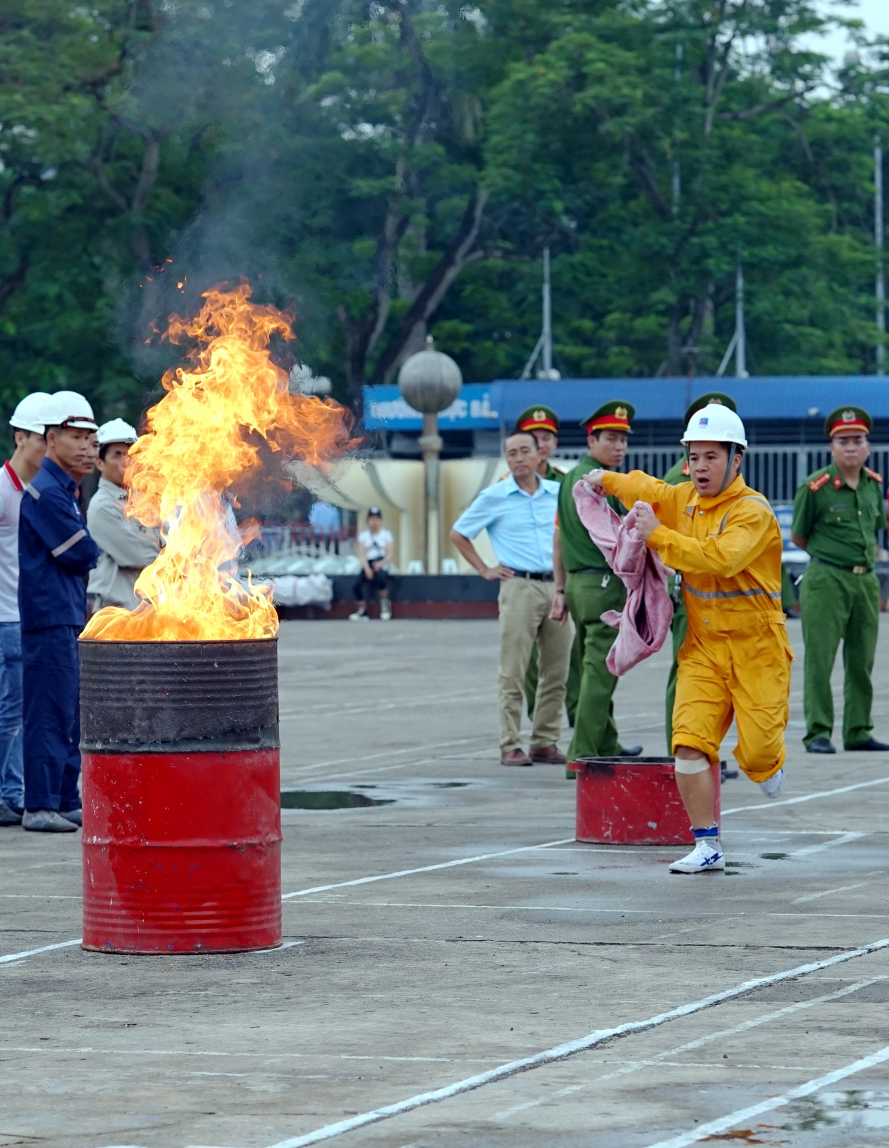 Đội KVT thi nghiệp vụ kỹ năng chữa cháy