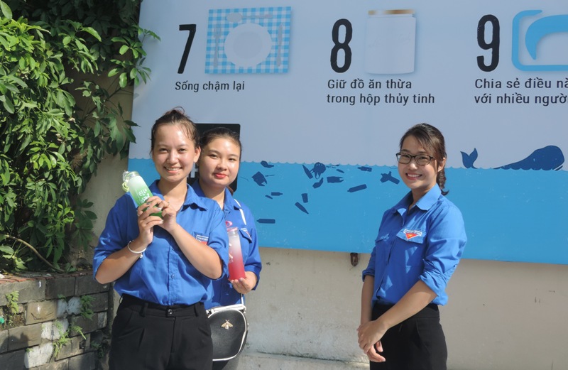 Cùng bảo vệ môi trường với “Đổi rác lấy quà” của tuổi trẻ Hai Bà Trưng