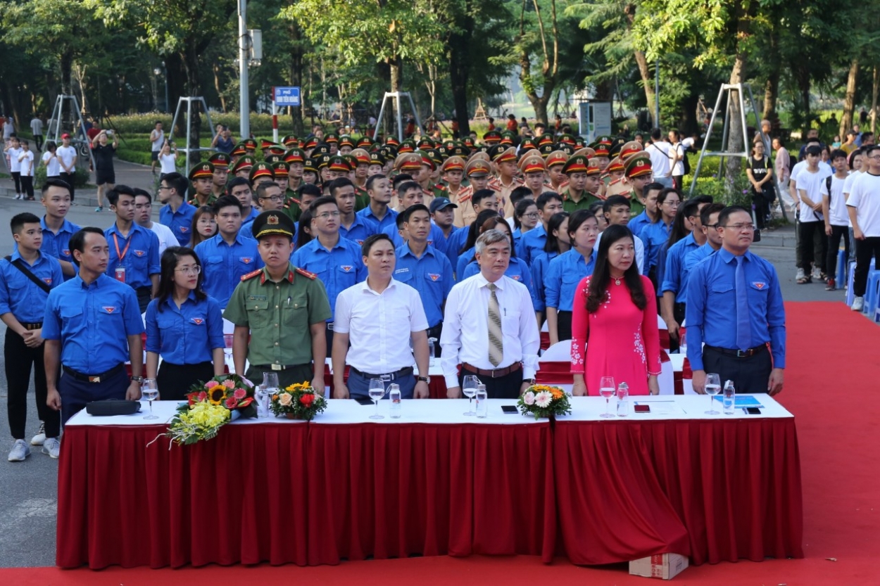 Các vị đại biểu đại diện lãnh Trung ương, Thành phố Hà Nội đến dự Ngày hội “Tôi yêu Tổ quốc tôi”của tuổi trẻ Thủ đô
