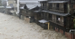 Siêu bão lớn nhất nhiều thập kỷ đã đổ bộ vào Nhật Bản