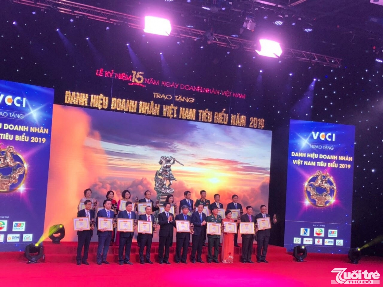 Vinh danh 100 doanh nhân tiêu biểu 2019