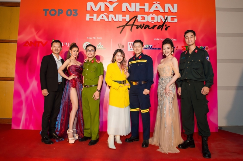 Top 3 mĩ nhân và đồng đội