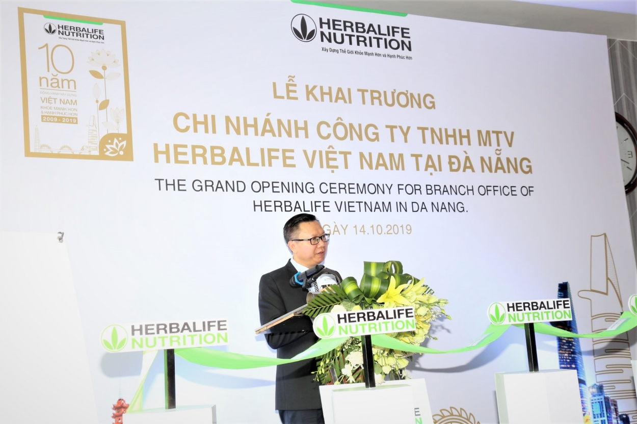 Ông Vũ Văn Thắng, Tổng giám đốc Herbalife Việt Nam và Cambodia, phát biểu khai trương văn phòng mới tại Đà Nẵng