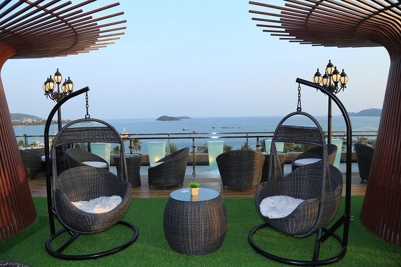 Phụng Hưng Rooftop Bar &amp; Lounge tại Phú Quốc