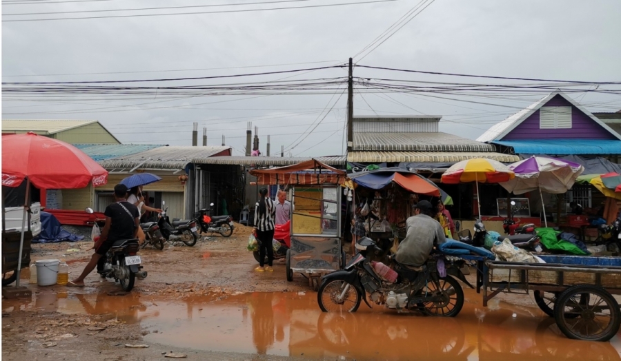 Giá thuê nhà tăng đồng nghĩa với việc các gia đình nghèo phải ở ở bên ngoài ngại ô với điều kiện sống tồi tệ. Ảnh: SCMP