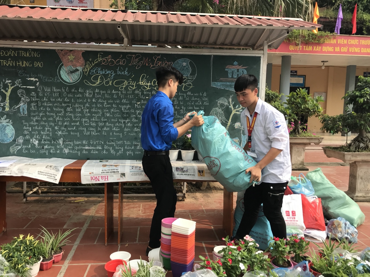 Đổi giấy lấy cây, lan tỏa ý thức sống xanh