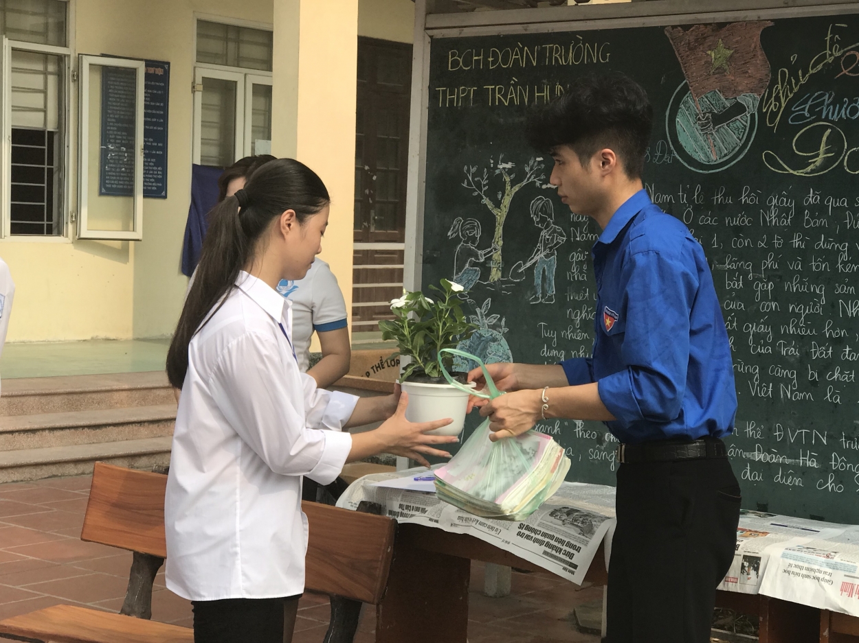 Đổi giấy lấy cây, lan tỏa ý thức sống xanh