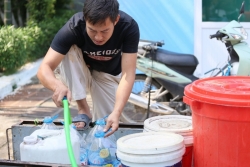 Hà Nội khuyến cáo người dân dùng nước sông Đà để tắm giặt
