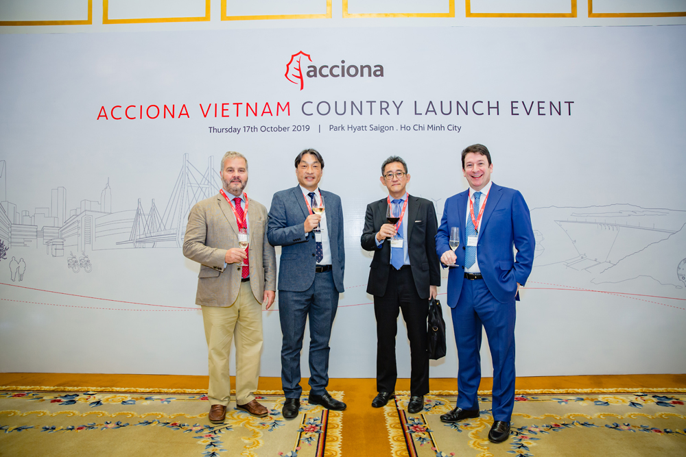 Các đại biểu tại buổi Lễ ra mắt công ty ACCIONA