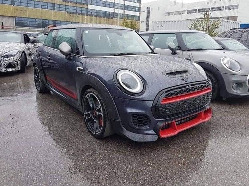 Bắt gặp MINI John Cooper Works GP 2020 không ngụy trang giữa đường phố