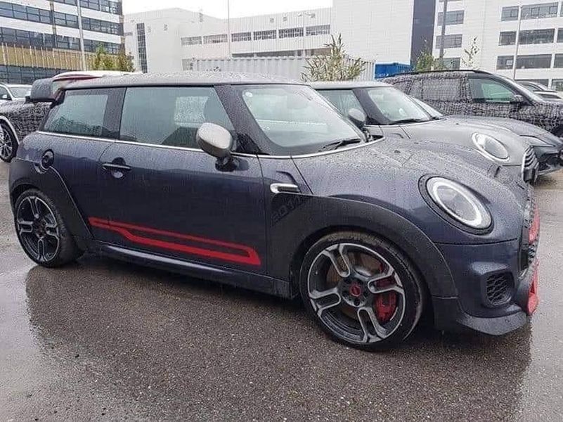 Bắt gặp MINI John Cooper Works GP 2020 không ngụy trang giữa đường phố