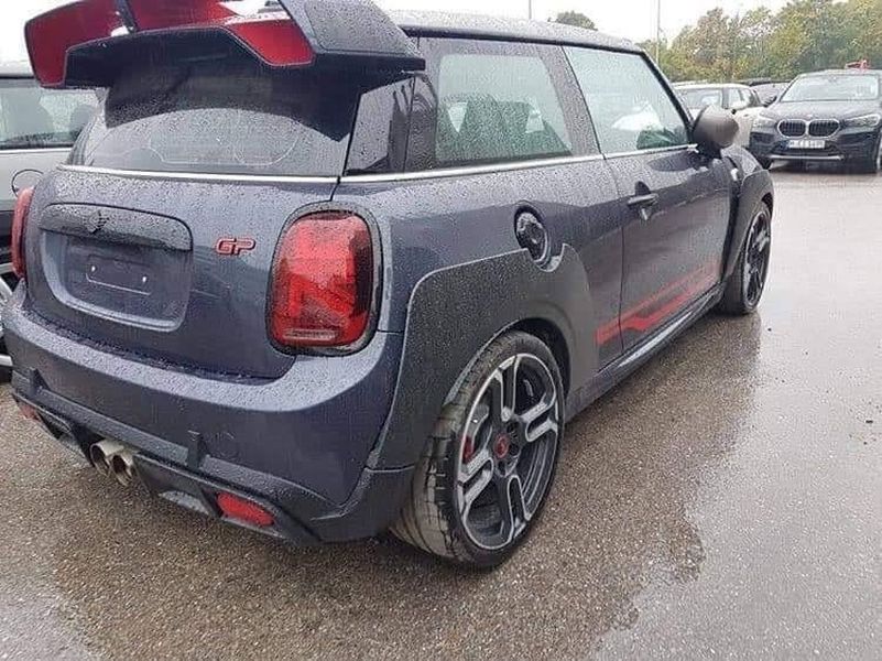 Bắt gặp MINI John Cooper Works GP 2020 không ngụy trang giữa đường phố