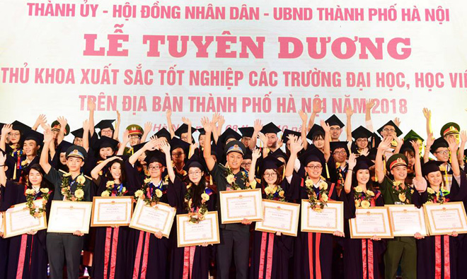 Tuyên dương 86 thủ khoa xuất sắc các trường đại học, học viện