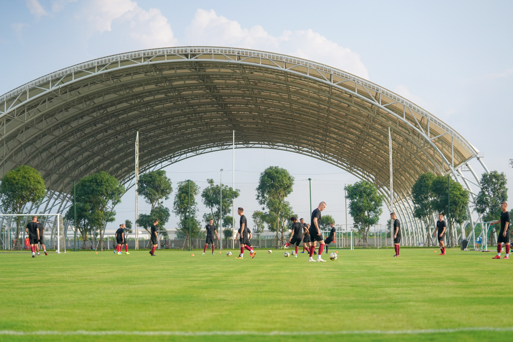 Giám đốc Học viện bóng đá FK Sarajevo bất ngờ vì cơ sở hiện đại của PVF