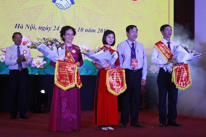 Giải Nhì Cuộc thi Hòa giải viên giỏi TP Hà Nội 2019 được trao cho các đội Hoàn Kiếm, Gia Lâm, Bắc Từ Liêm