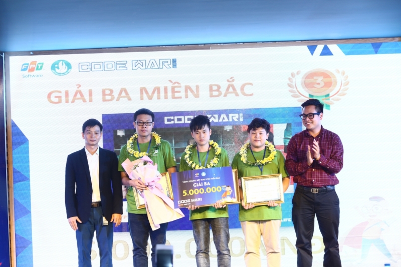 Đội Ana, đến từ trường Đại học FPT giảnh giải Ba “Code War” 2019 khu vực miền Bắc