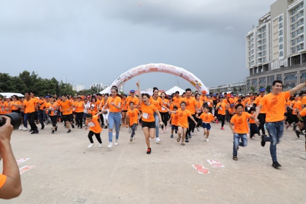 Rất đông các bạn trẻ tham gia cuộc chạy bộ gây quỹ từ thiện Turkey Dash 2019