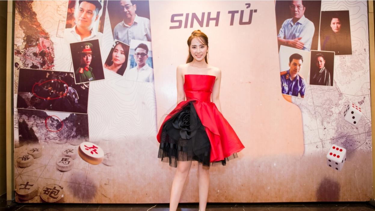 Quỳnh Nga diện váy như đoá hồng dự ra mắt phim cùng Việt Anh