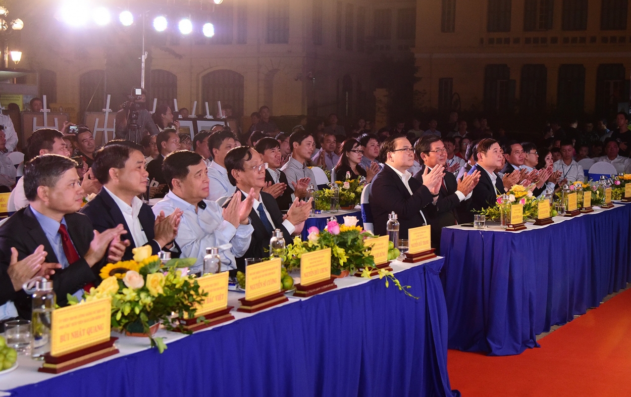 Các đại biểu về dự Lễ khai mạc Ngày văn hóa, du lịch Ninh Thuận tại Hà Nội