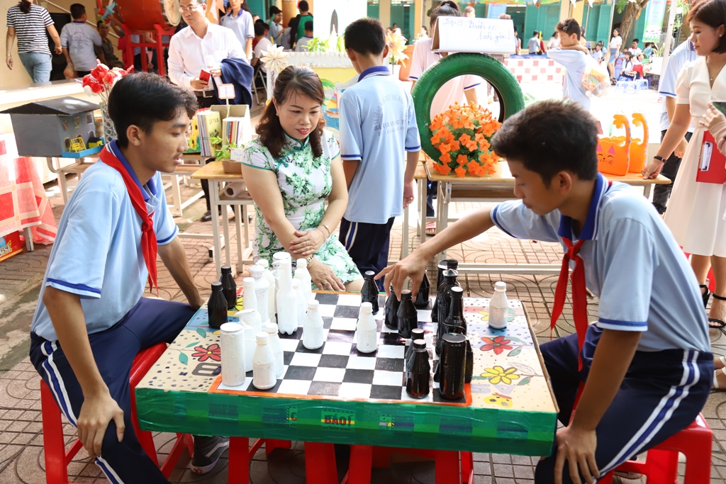 : Các em nhỏ vui chơi tại Ngày hội