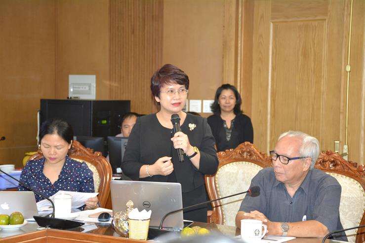 Bà Nguyễn Thu Thủy, Phó Vụ trưởng Vụ GD Đại học (Bộ GD - ĐT) trình bày dự thảo kế hoạch triển khai Khung trình độ quốc gia Việt Nam