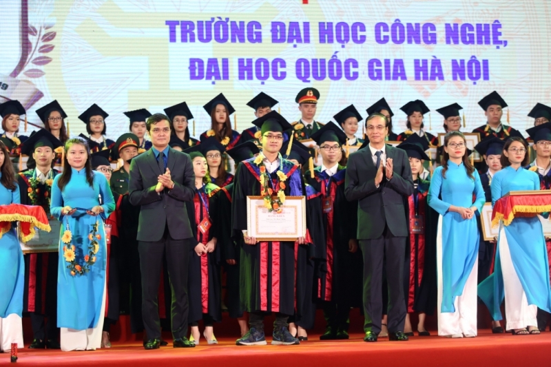 Vinh danh 86 Thủ khoa tốt nghiệp xuất sắc các trường đại học, học viện