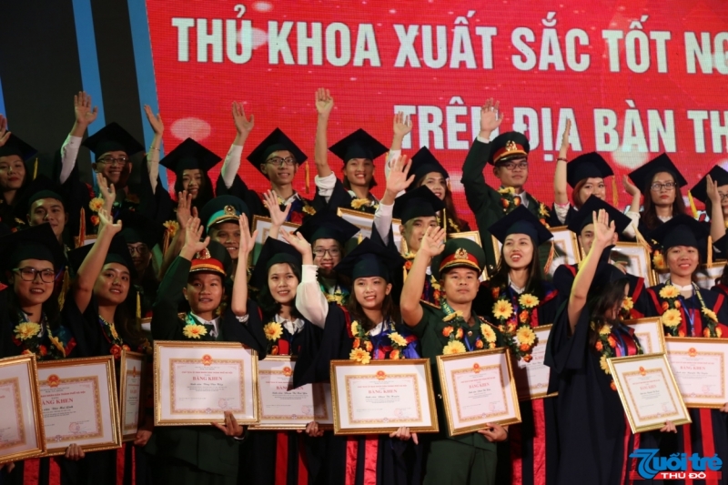 Vinh danh 86 Thủ khoa tốt nghiệp xuất sắc các trường đại học, học viện