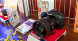 Canon ra mắt sản phẩm theo trường phái chụp thể thao và quay Vlog