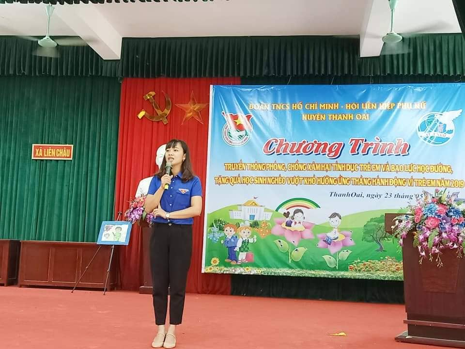 Phó Bí thư Huyện đoàn Thanh Oai tuyên truyền cho học sinh về phòng chống xâm hại tình dục trẻ em và bạo lực học đường