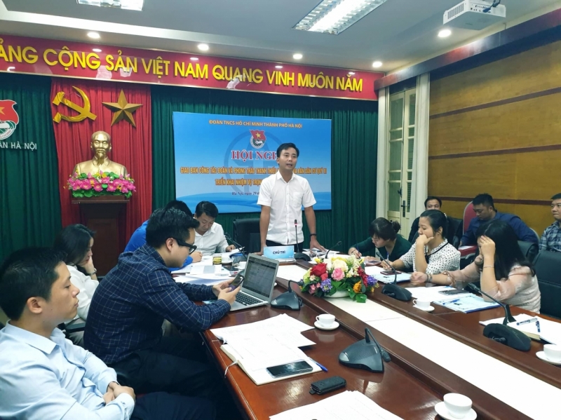 Đồng chí Nguyễn Đức Tiến, Phó Bí thư Thành đoàn, Chủ tịch Hội LHTN thành phố Hà Nội phát biểu tại Hội nghị