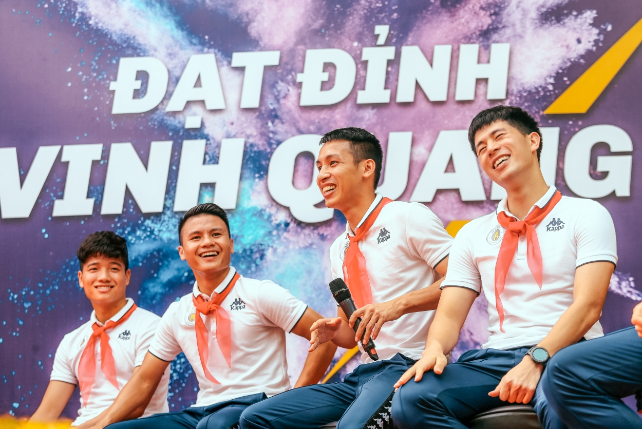 Strong Vietnam - chương trình trách nhiệm xã hội của Hà Nội FC và T&amp;T Group thu hút sự quan tâm của đông đảo người hâm mộ năm 2019