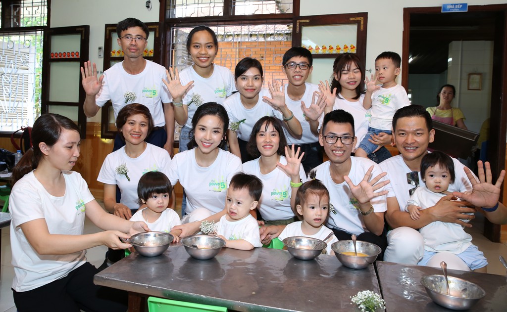 Amway cung cấp miễn phí hơn 1 triệu hộp Nutrilite Little Bits cho trẻ em Nghệ An và Hà Giang