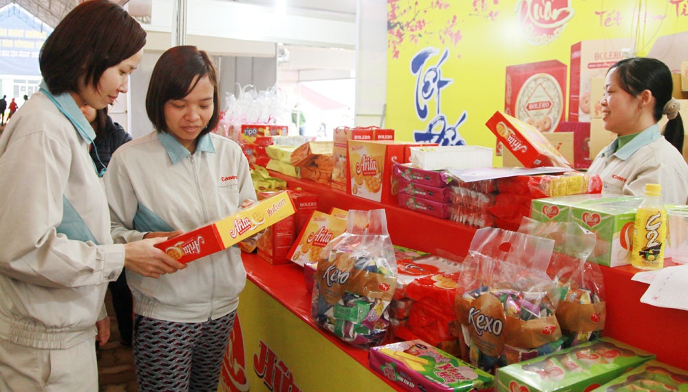 Hà Nội lên kế hoạch bố trí các điểm bán hàng lưu động tại các khu công nghiệp để phục vụ người dân mua sắm dịp Tết Nguyên đán