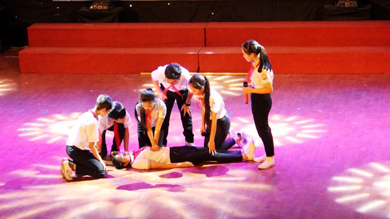 Thiếu nhi thi tài tuyên truyền về phòng chống đuối nước