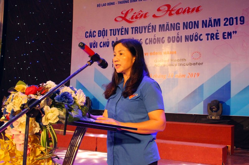 Chị Hoàng Thị Tú Anh, Phó Chủ tịch Hội đồng Đội Trung ương phát biểu tại chương trình